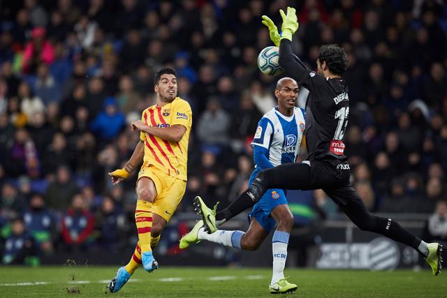 王哲林22+10上海险胜浙江 张帆20分北控胜广州